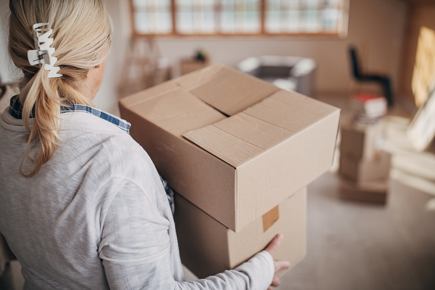 How to Lift and Carry Heavy Items Safely as You Age?