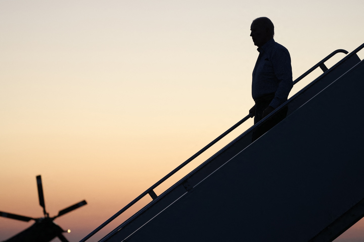 Should President Biden Resign from the White House?