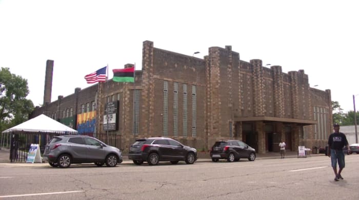 What free health screenings are available for Detroit residents?