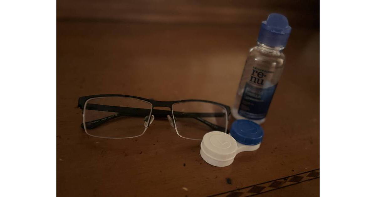 What free vision screenings are available to Hamilton Township residents?