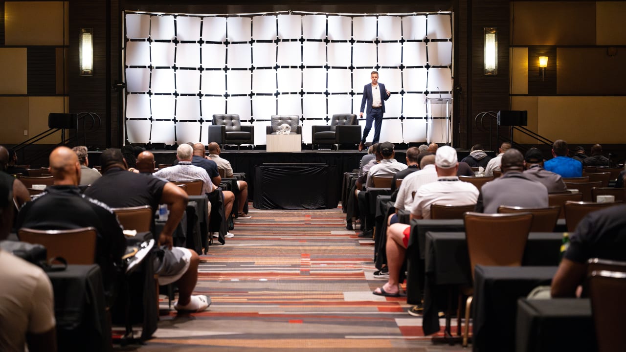 How did the Raiders support alumni through their first-ever Wellness Weekend?