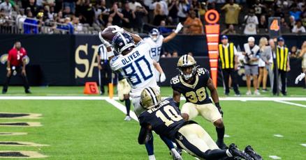 How did the Titans defeat the Saints in the preseason finale?