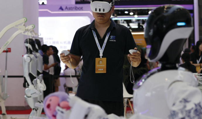 How are Israeli researchers addressing phantom limb pain?